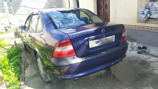 Opel Vectra B 1995 · 1.6 MT