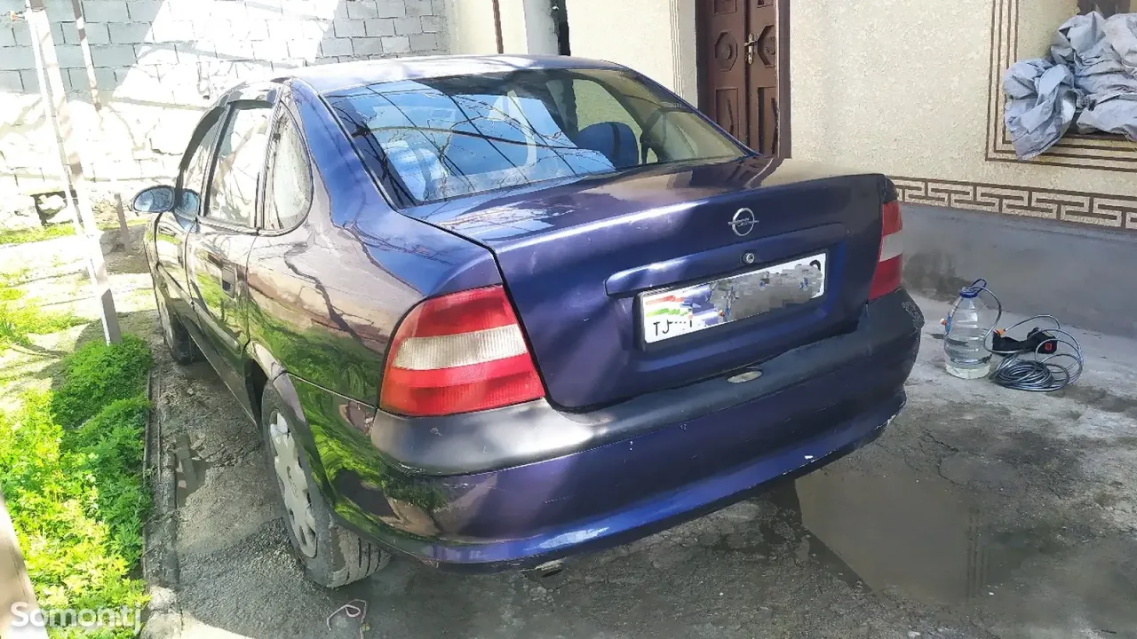 Opel Vectra B 1995 · 1.6 MT