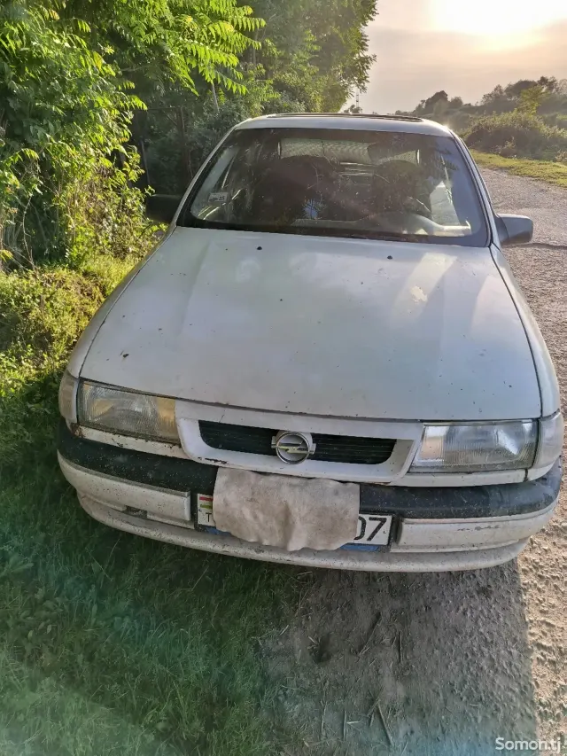 Opel Vectra A 1991 · 1.6 MT