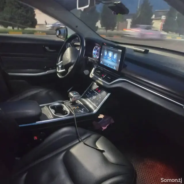 Hongqi E-HS3 2020 · AT