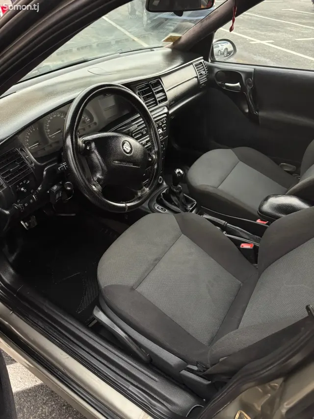 Opel Vectra B 1997 · 1.6 MT