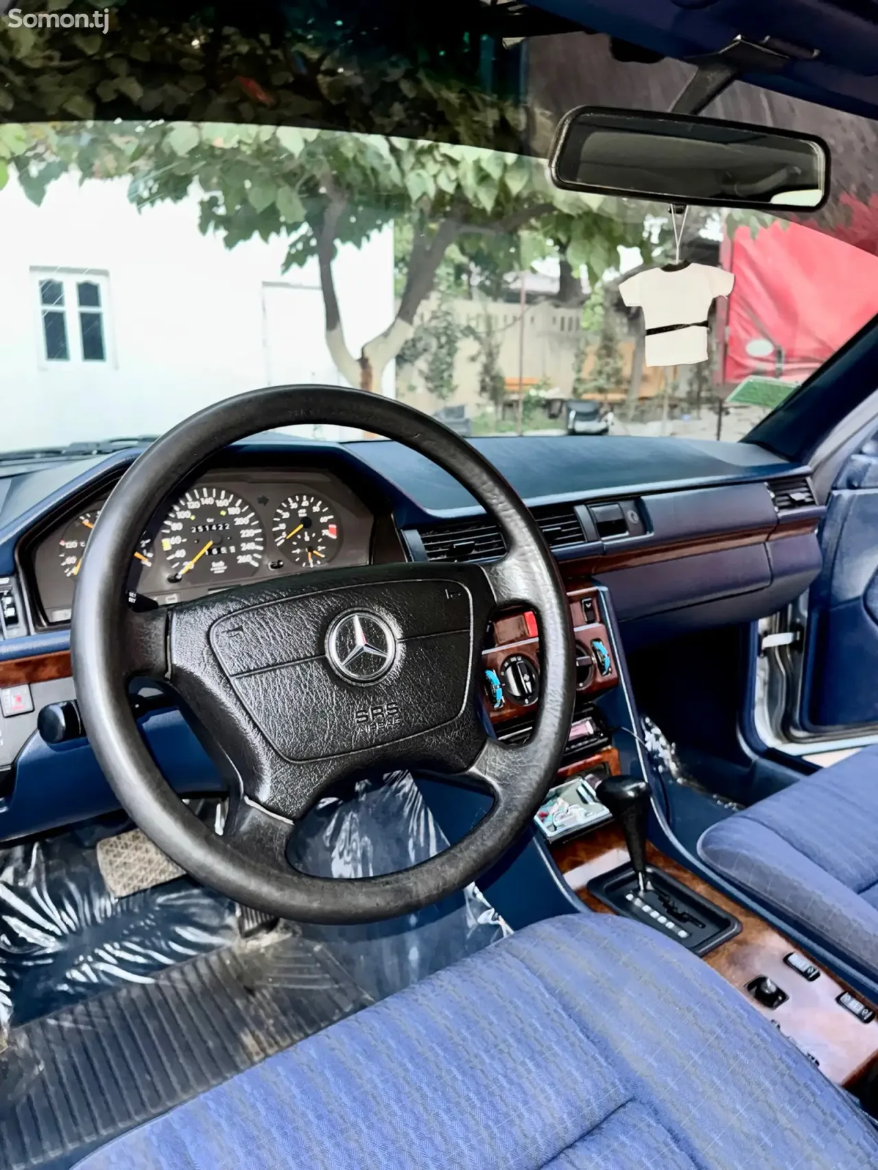 Mercedes-Benz W124 1994 · 3.2 AT