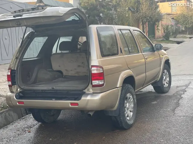 Nissan Pathfinder 2005 · 3.5 MT