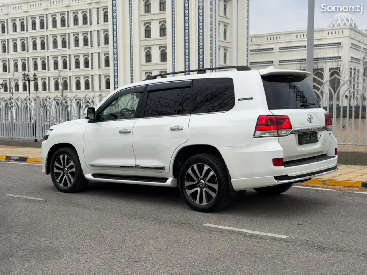 Toyota Land Cruiser 2017 · 4.5 AT