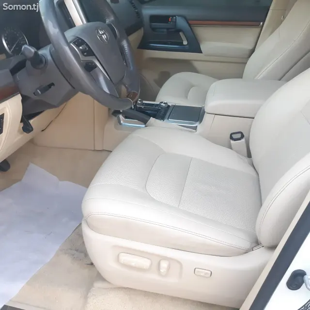 Toyota Land Cruiser 2017 · 4.7 AT