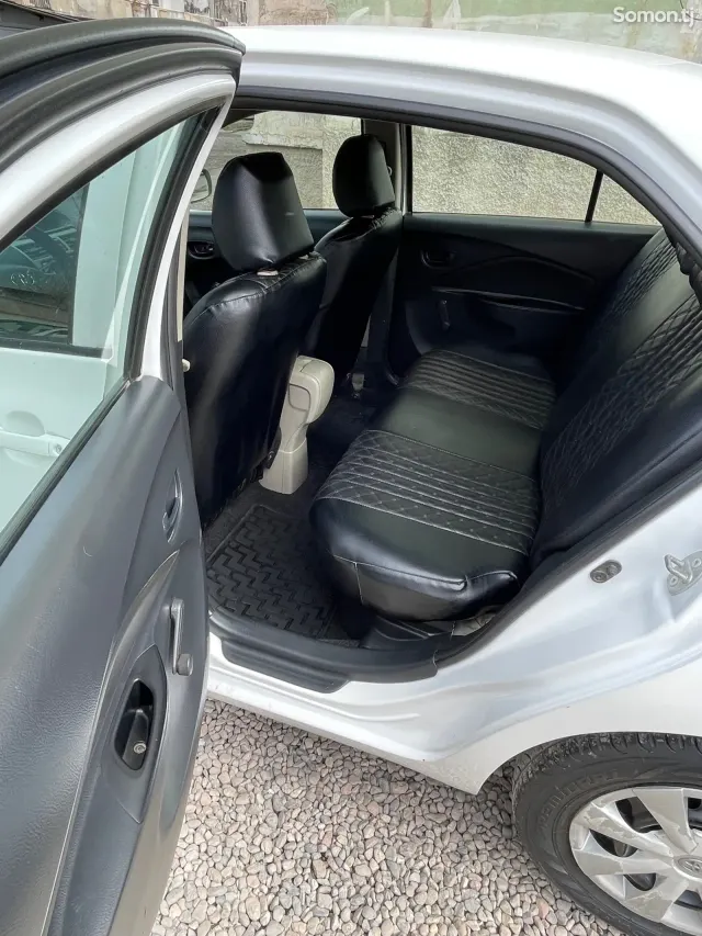 Toyota Yaris 2008 · 1.5 AT