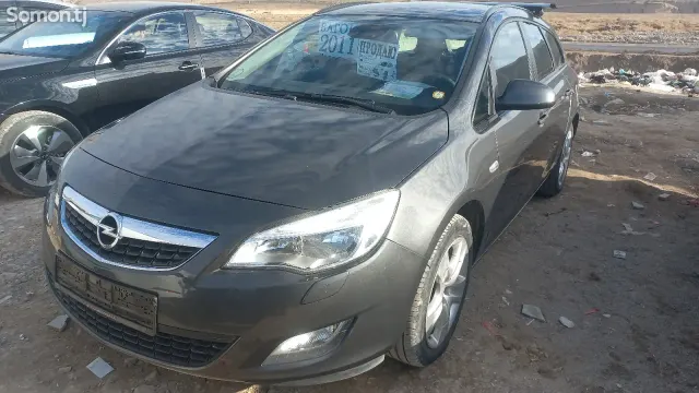 Opel Astra J 2011 · 1.4 MT