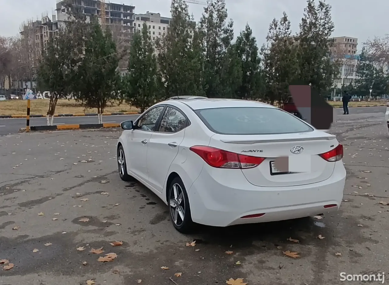 Hyundai Avante 2013 · 1.6 AT