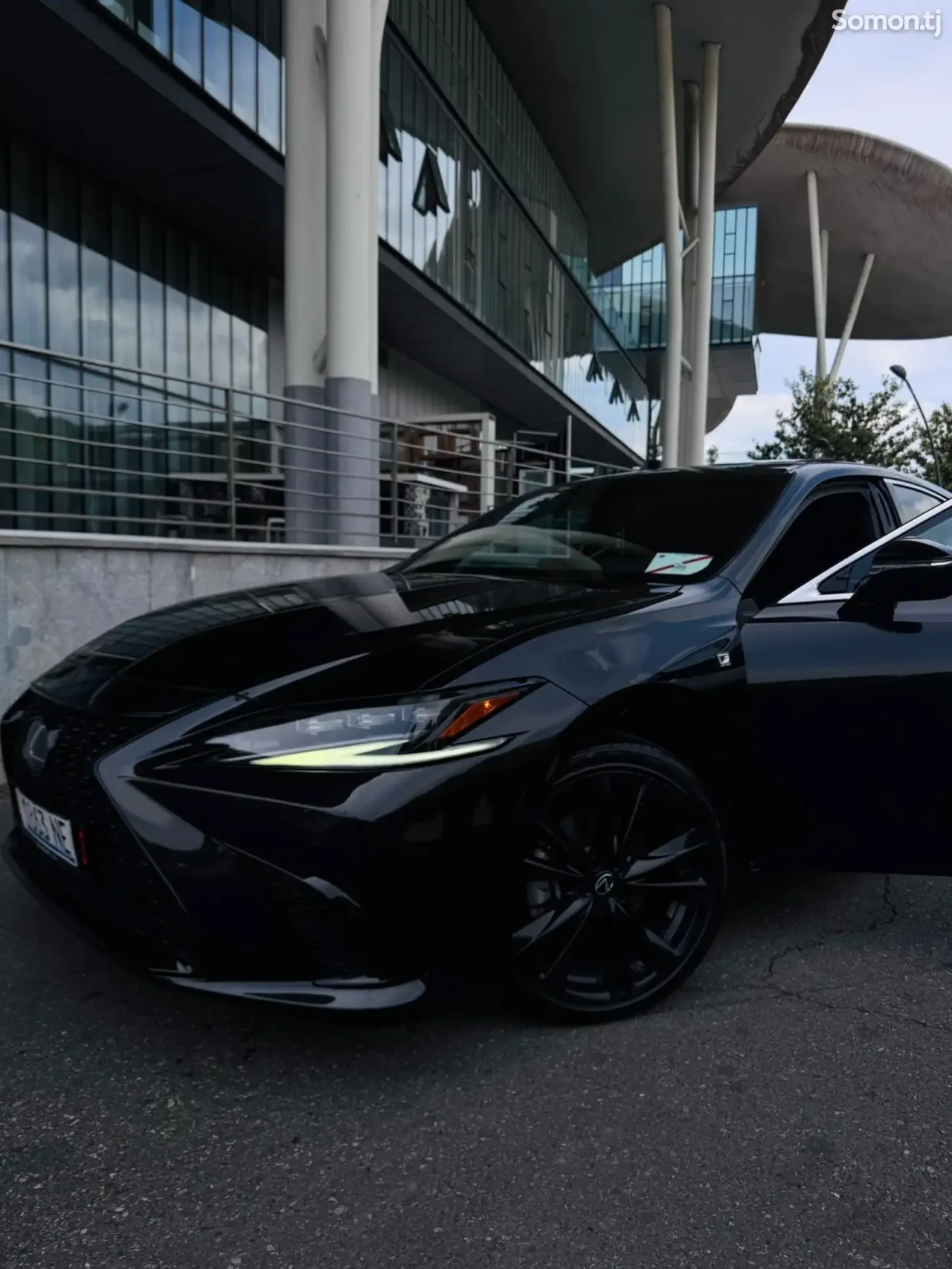 Lexus ES series 2023 · 2.5 AT
