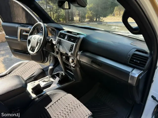 Toyota 4Runner 2022 · 4.0 AT