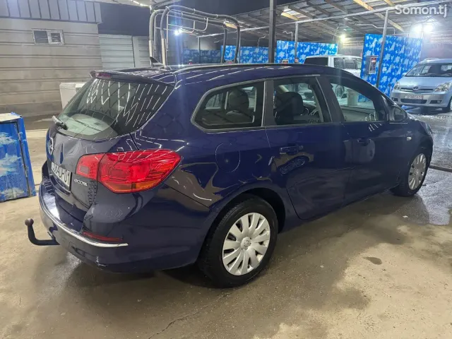Opel Astra J 2014 · 1.7 MT