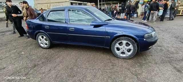 Opel Vectra B 1998 · 1.6 MT