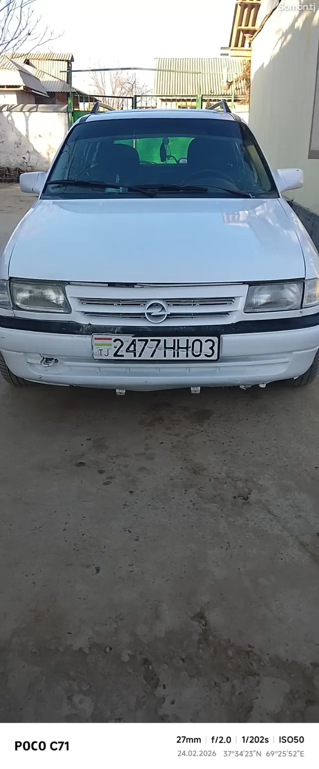Opel Astra F 1994 · 1.6 MT