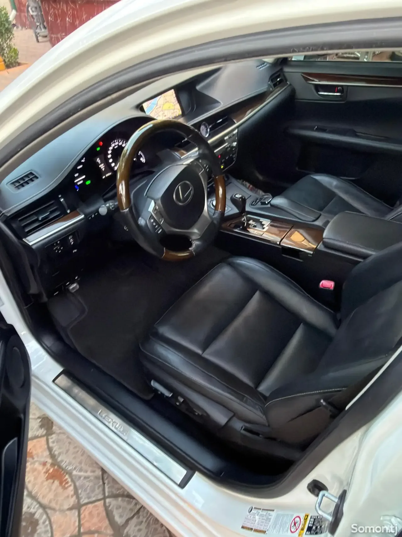 Lexus ES series 2015 · 2.5 AT