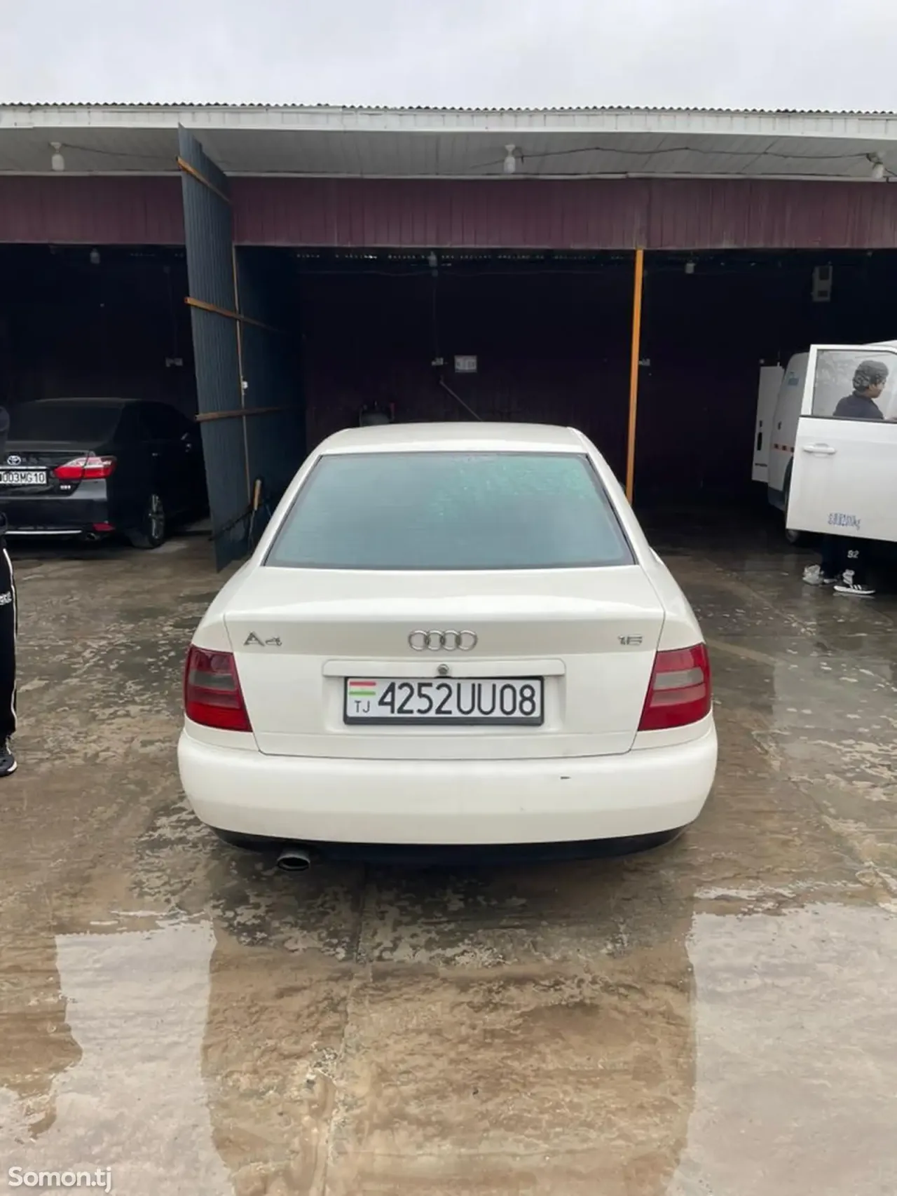 Audi A4 1995 · 1.6 MT