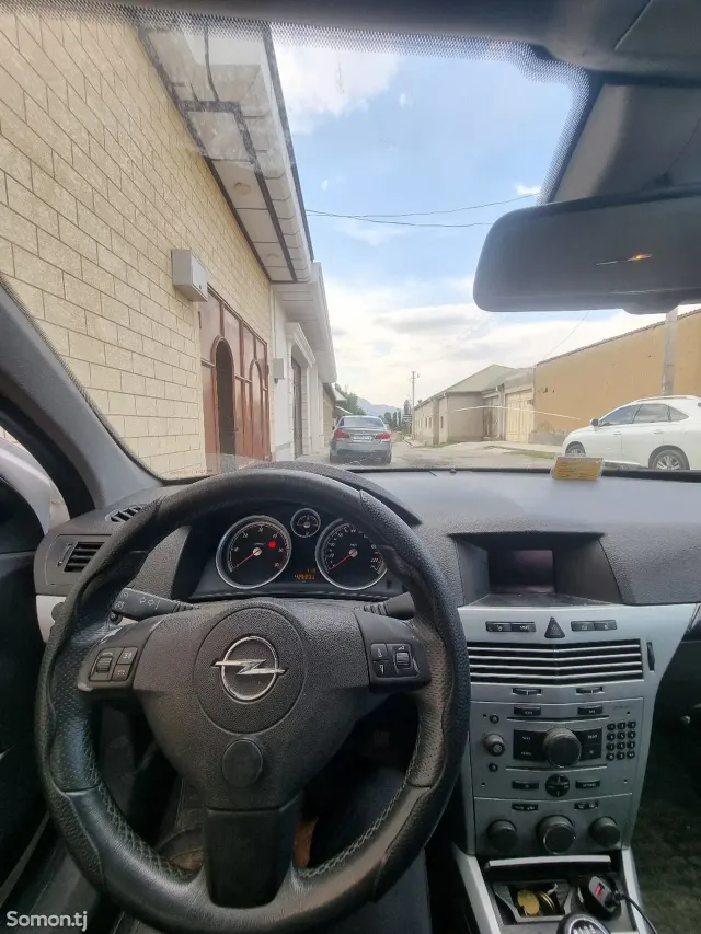 Opel Astra H 2009 · 1.9 MT