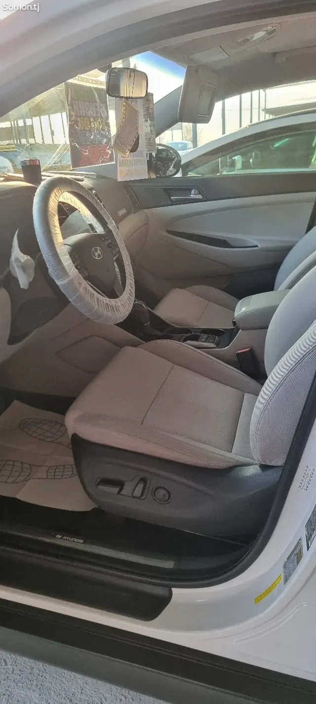 Hyundai Tucson 2017 · 1.6 AT