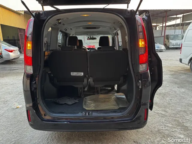 Toyota Noah 2014 · 2.0 AT