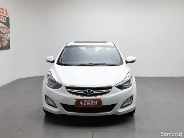 Hyundai Elantra 2015 · AT