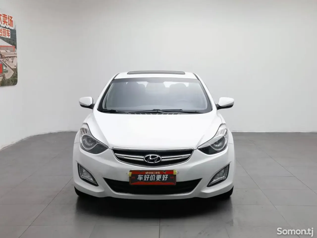 Hyundai Elantra 2015 · AT
