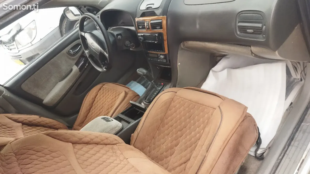 Nissan Maxima 2000 · 2.0 AT