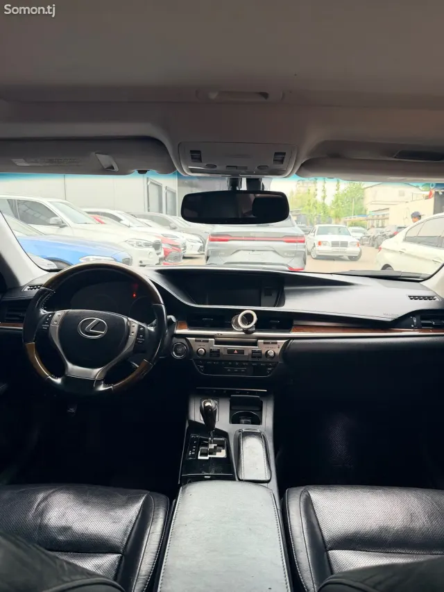 Lexus ES series 2016 · 3.5 AT