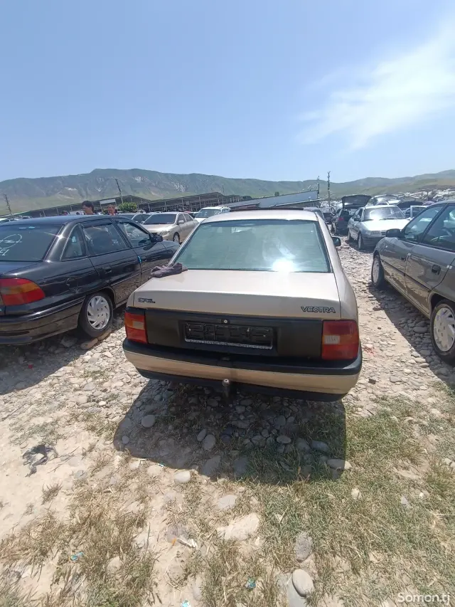Opel Vectra A 1992 · 1.8 MT