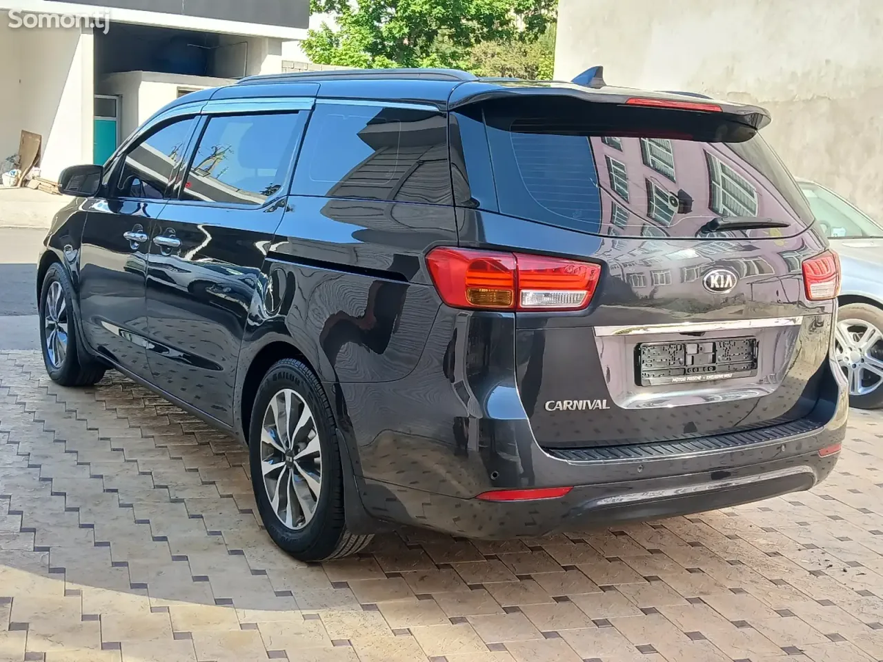 Kia Carnival 2015 · 2.2 AT