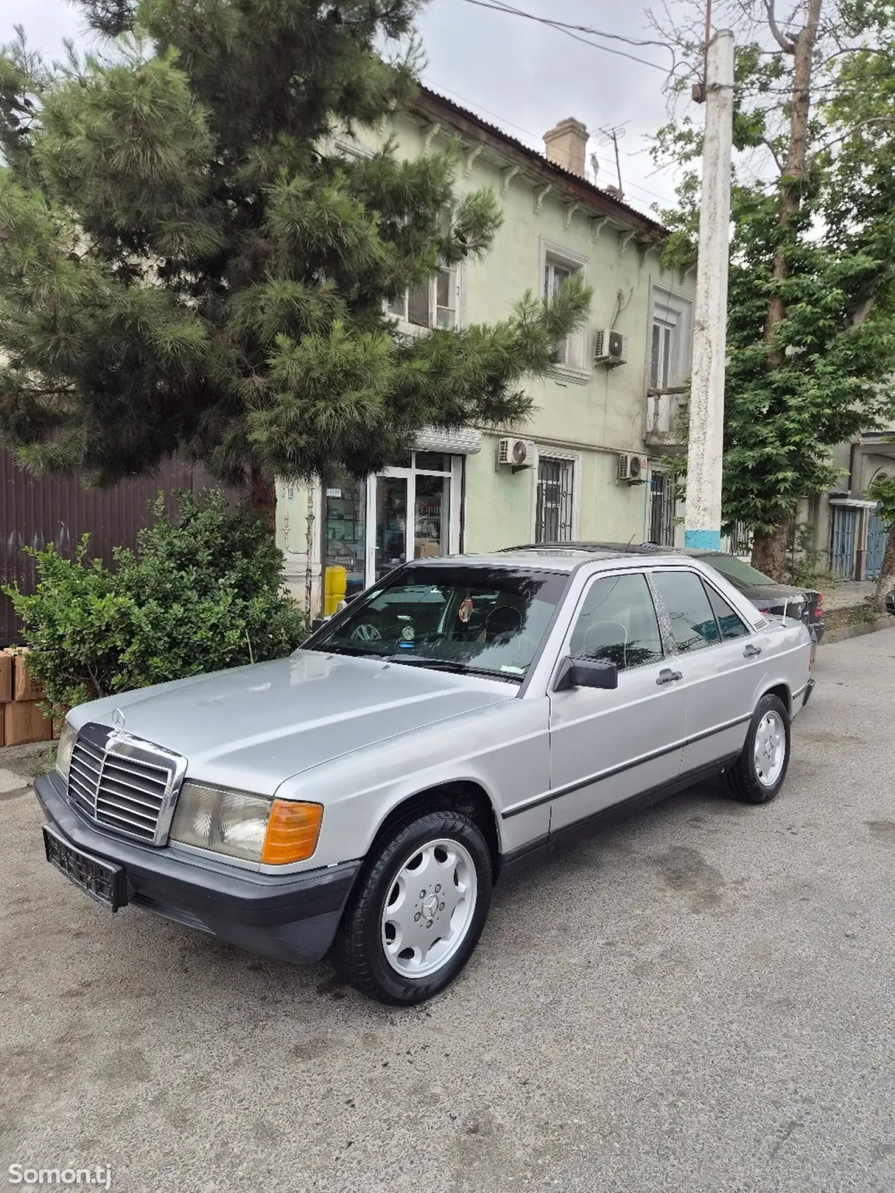 Mercedes-Benz W201 1986 · 2.5 AT