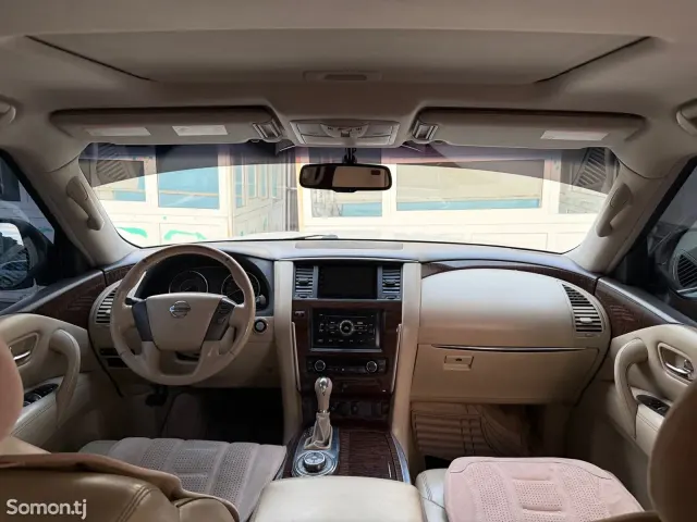 Nissan Patrol 2014 · 5.6 AT
