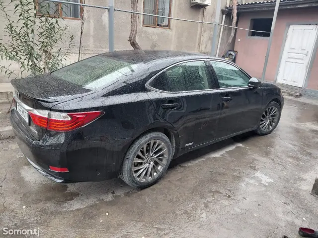 Lexus ES series 2014 · AT