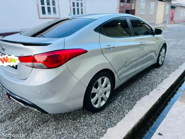 Hyundai Avante 2011 · 1.8 AT