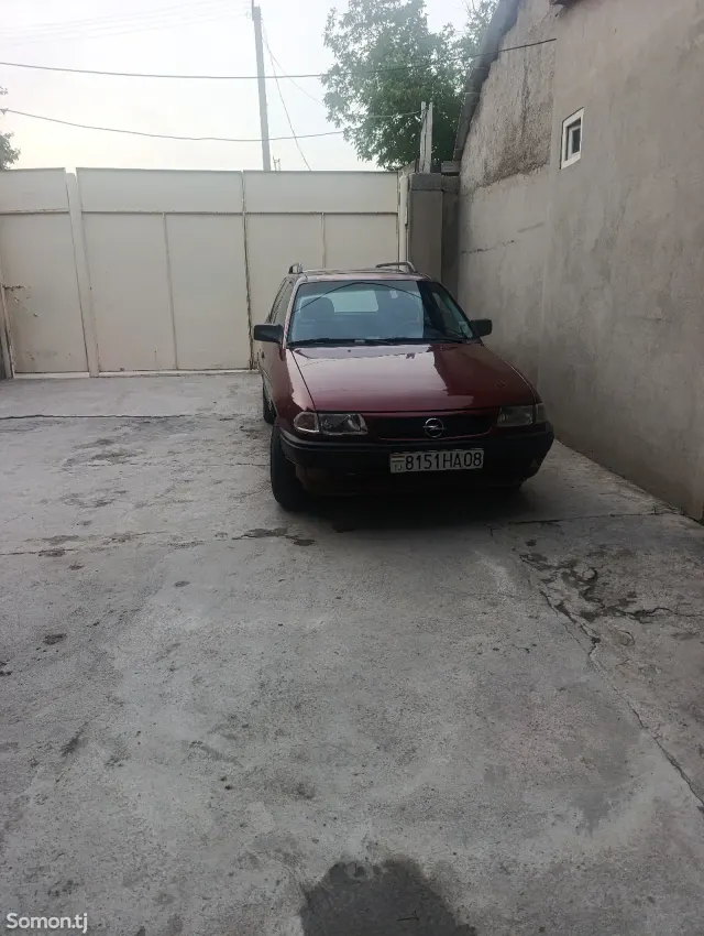 Opel Astra F 1995 · 1.6 MT