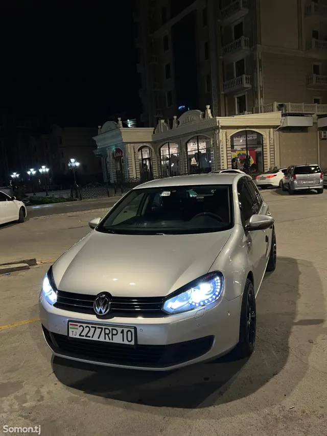 Volkswagen Golf 2012 · 1.6 AT