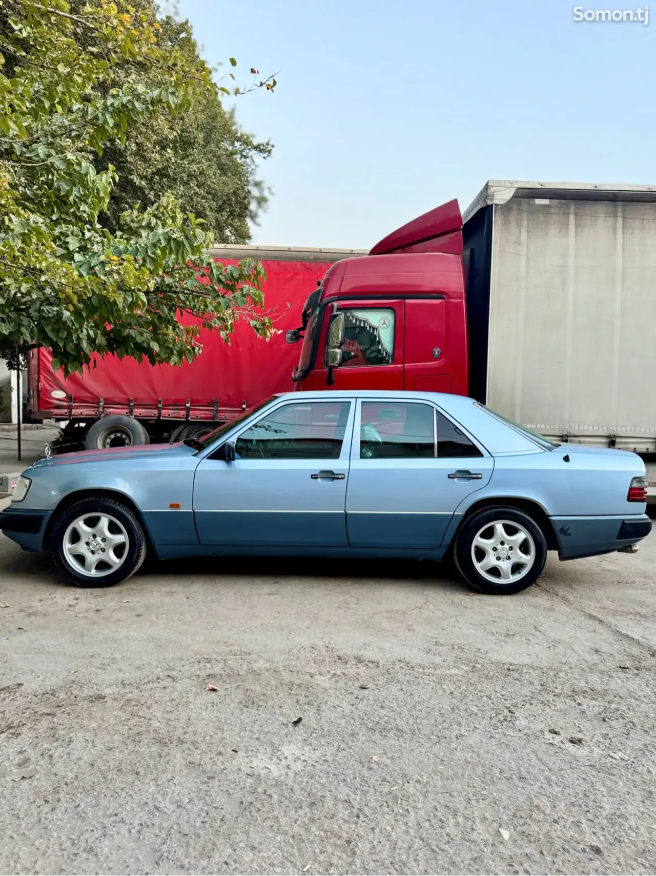 Mercedes-Benz W124 1994 · 3.2 AT
