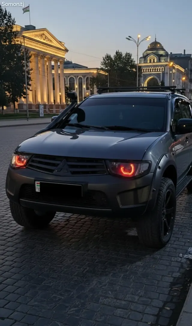 Mitsubishi L200 2012 · 2.4 MT