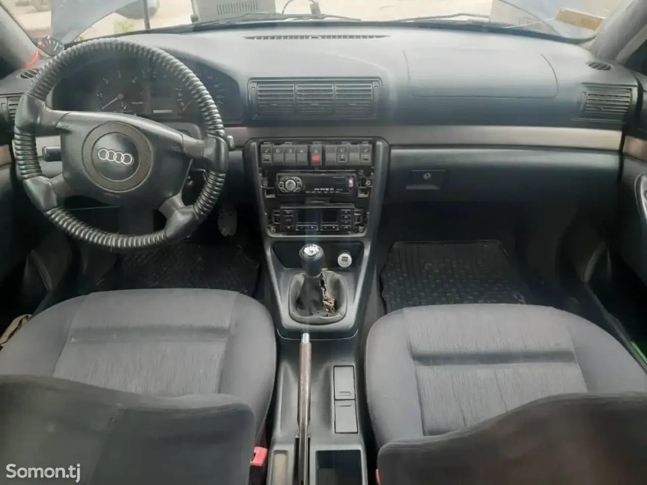 Audi A4 1998 · 1.6 MT