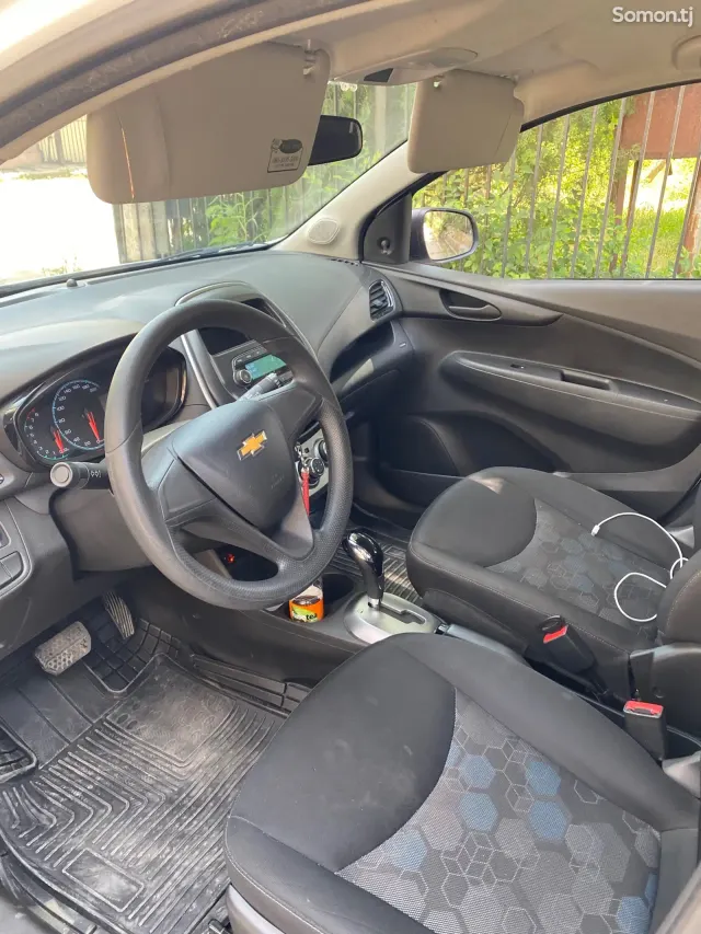 Chevrolet Spark 2017 · 1.1 AT