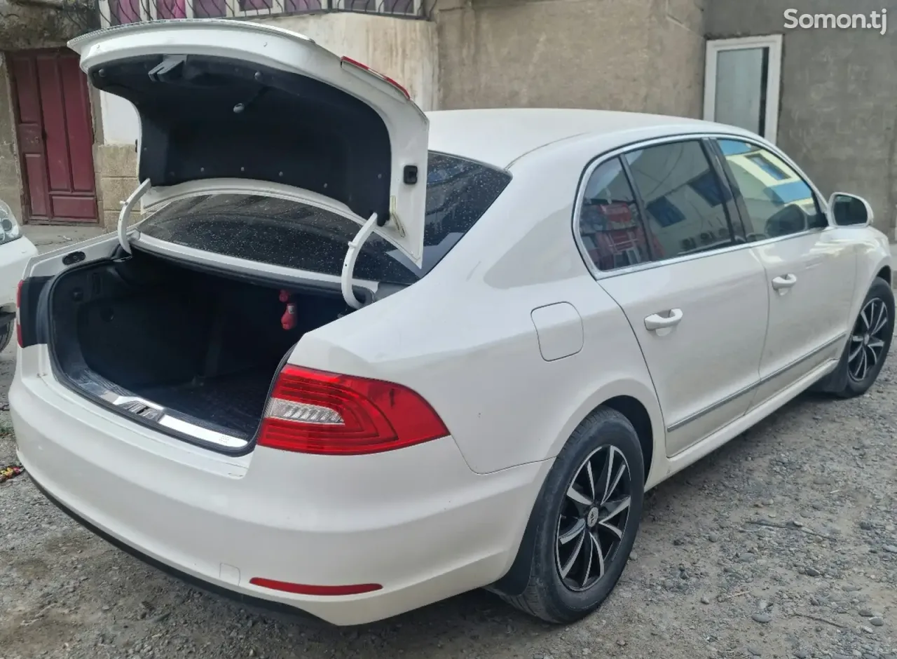 Skoda Superb 2014 · 1.8 AT