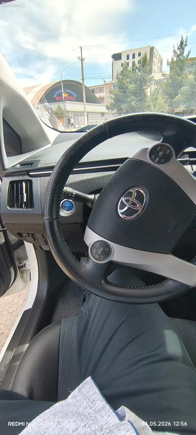 Toyota Prius 2014 · 1.8 AMT