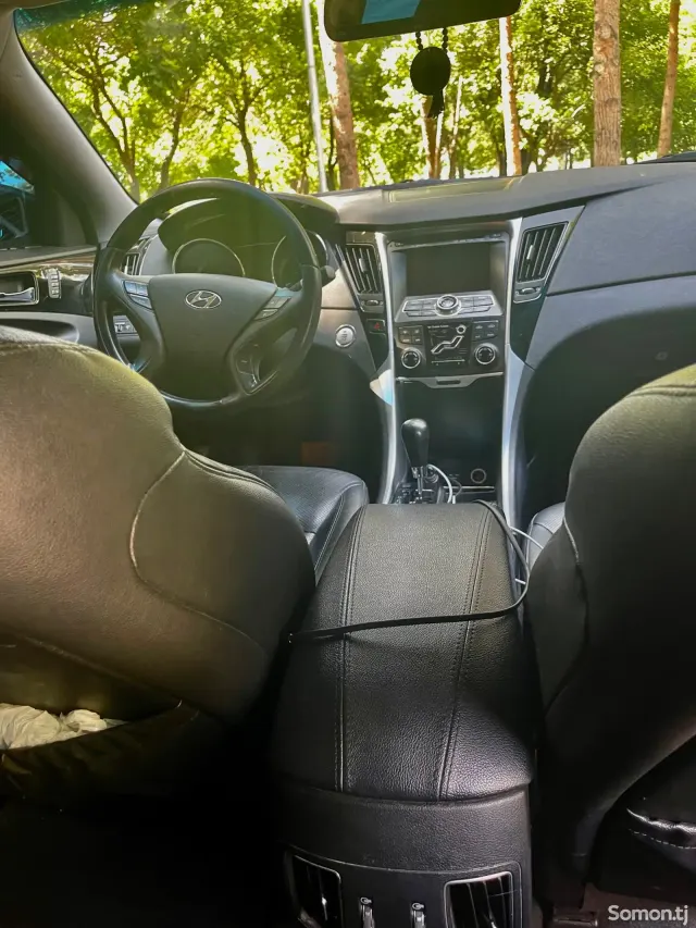 Hyundai Sonata 2011 · 2.0 AT