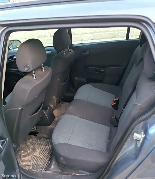 Opel Astra H 2006 · 1.8 MT