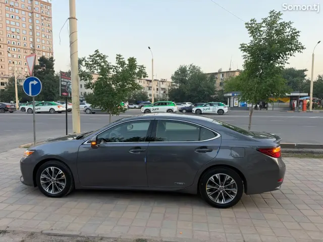 Lexus ES series 2014 · 3.0 AT