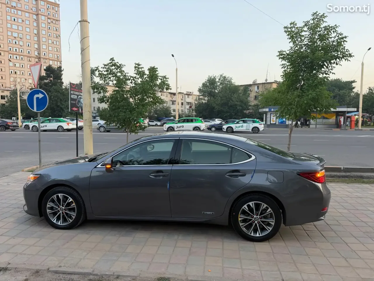 Lexus ES series 2014 · 3.0 AT