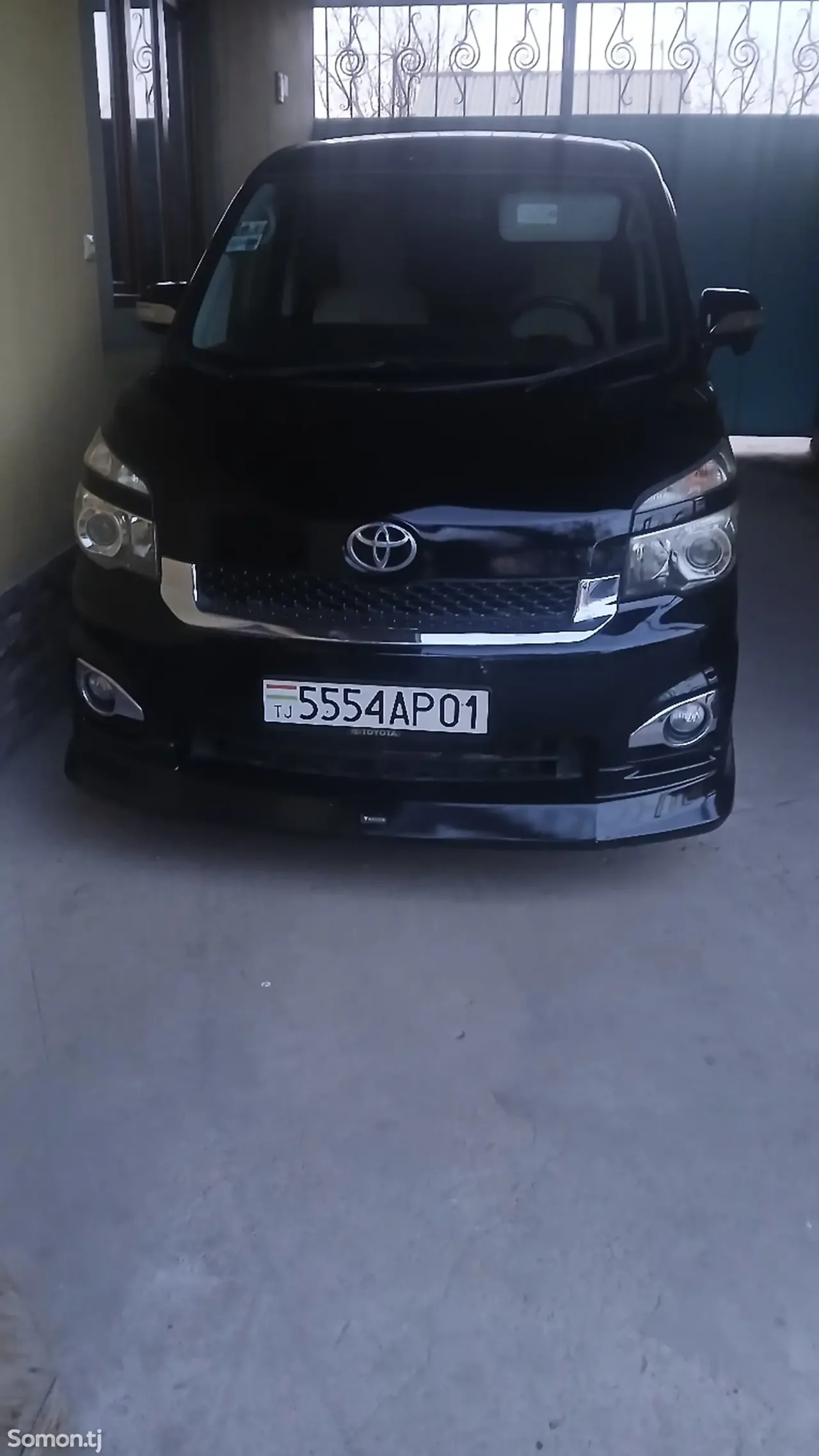Toyota Voxy 2010 · 2.0 AT