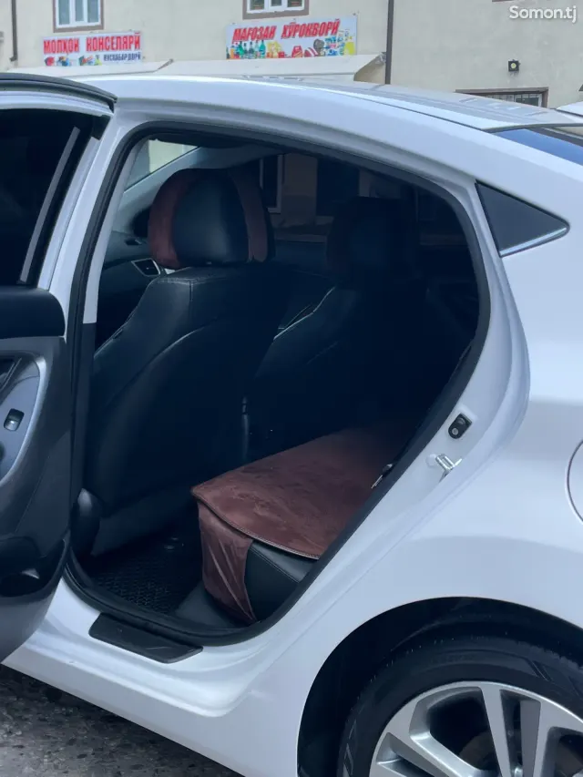 Hyundai Avante 2015 · 1.6 AT