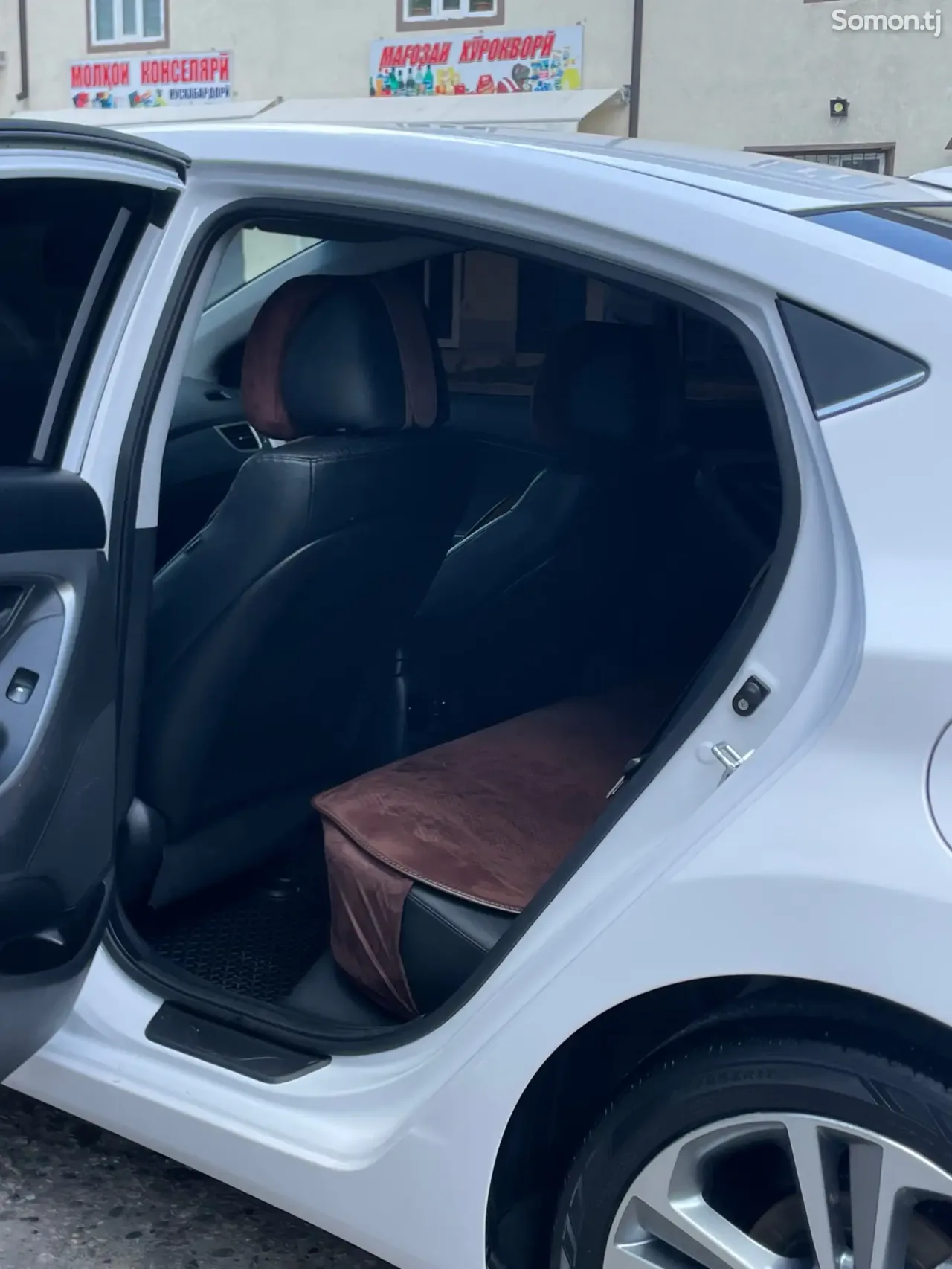 Hyundai Avante 2015 · 1.6 AT