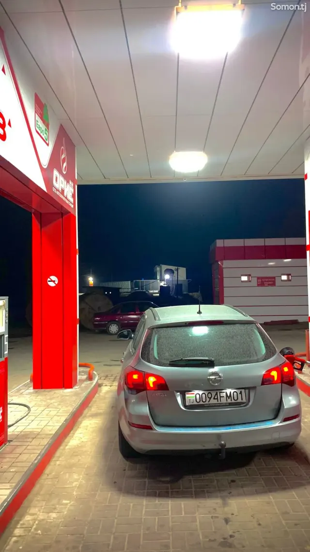 Opel Astra J 2012 · 1.8 MT