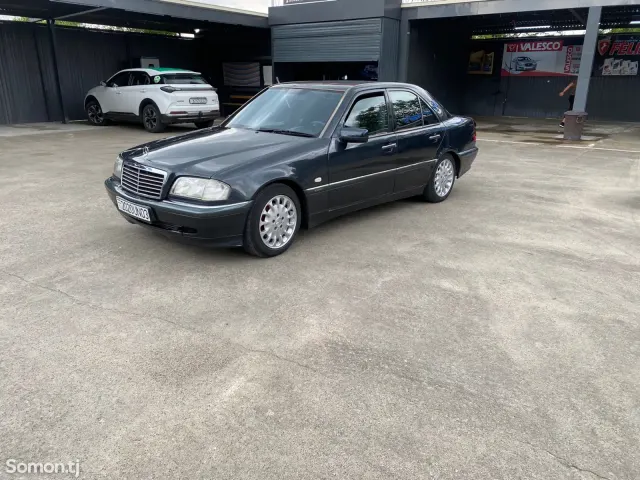 Mercedes-Benz C class 1999 · 2.4 MT
