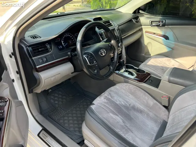 Toyota Camry 2012 · 2.5 AT